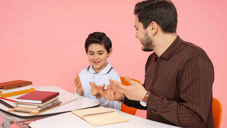 Éducation kinesthésique : une aide pour les enfants et les étudiants en difficulté scolaire